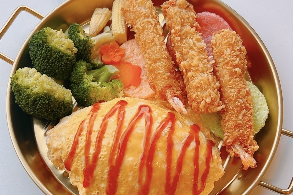 人氣炸蝦蛋包飯