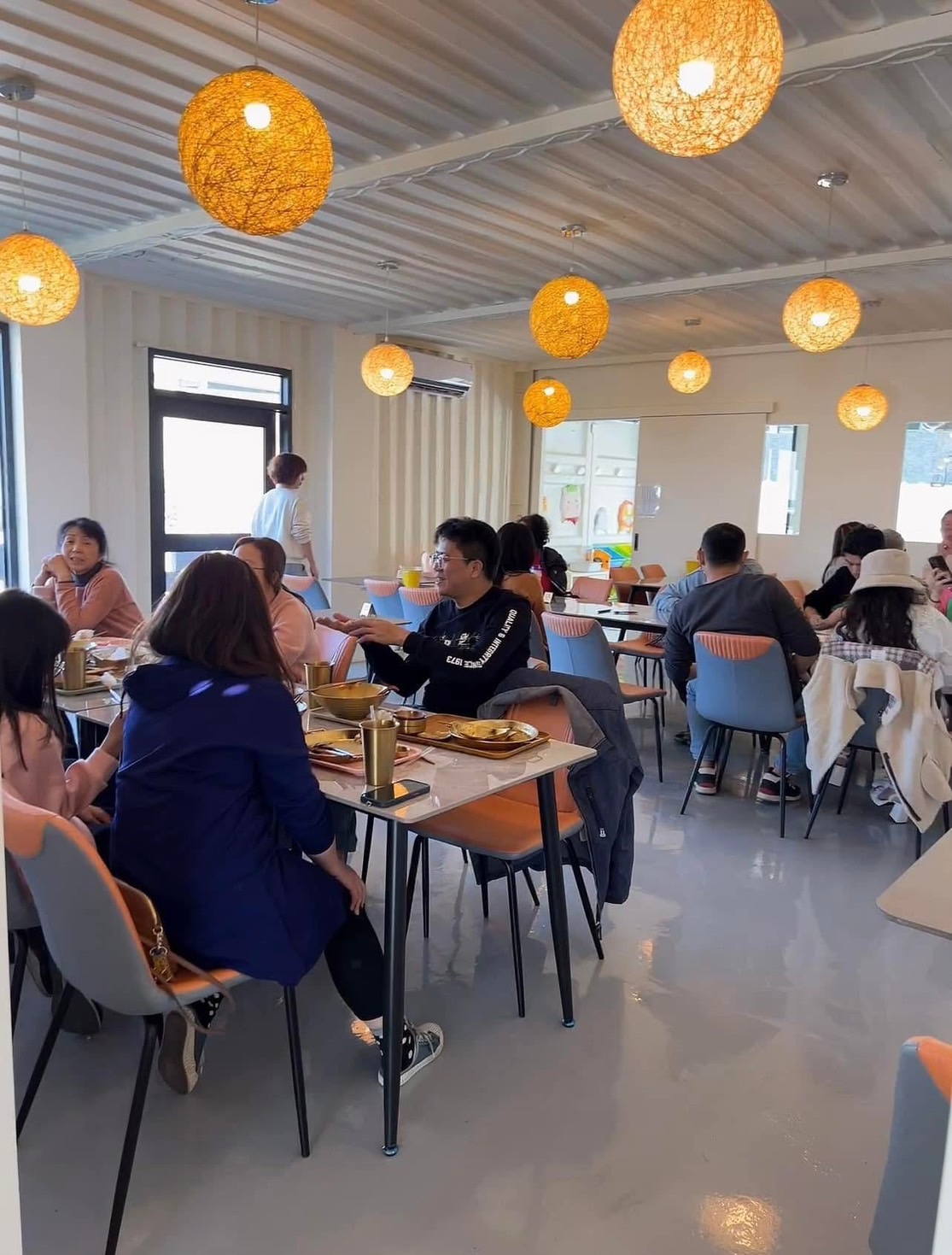 室內用餐區全景